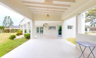 Casa venta 4 dormitorios 2 baños 2400 mts 2 totales  - Villa Elvira