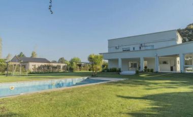 Casa venta 4 dormitorios 2 baños 2400 mts 2 totales  - Villa Elvira