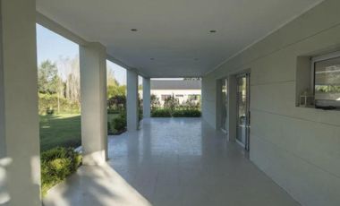 Casa venta 4 dormitorios 2 baños 2400 mts 2 totales  - Villa Elvira