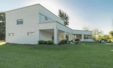 Casa venta 4 dormitorios 2 baños 2400 mts 2 totales  - Villa Elvira