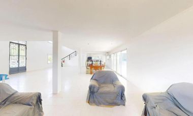 Casa venta 4 dormitorios 2 baños 2400 mts 2 totales  - Villa Elvira