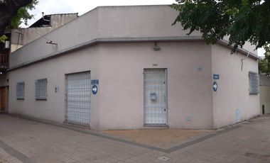 Casa Roma esquina Pedernera con 3 dormitorios y posibilidad de garaje.   Lanús Este