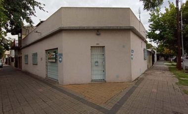 Casa Roma esquina Pedernera con 3 dormitorios y posibilidad de garaje.   Lanús Este