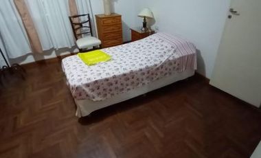 Casa Roma esquina Pedernera con 3 dormitorios y posibilidad de garaje.   Lanús Este