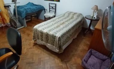 Casa Roma esquina Pedernera con 3 dormitorios y posibilidad de garaje.   Lanús Este