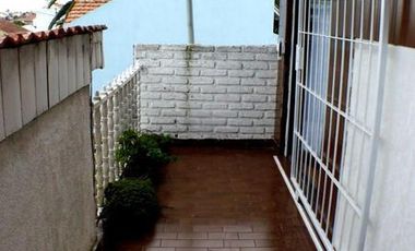 Dúplex 3 ambientes, en buen estado con parque