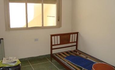 FLORESTA VENTA CASA C/ LOCAL S/LOTE PROPIO DE 8,66 X 25