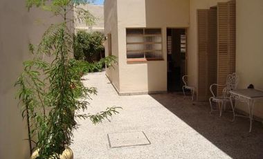 FLORESTA VENTA CASA C/ LOCAL S/LOTE PROPIO DE 8,66 X 25