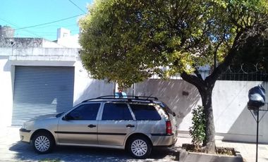 CASA 3 amb. c/ cochera cub., patio y terraza - APTO CREDITO