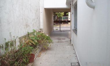 Casa Multifamiliar con Cochera + Departamento Independiente