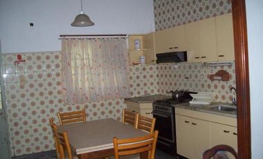 Casa Multifamiliar con Cochera + Departamento Independiente