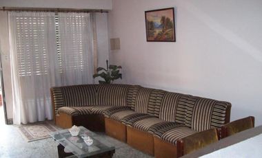 Casa Multifamiliar con Cochera + Departamento Independiente