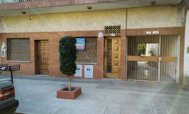 Casa Multifamiliar con Cochera + Departamento Independiente