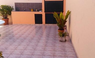 CASA PARA DOS FAMILIAS