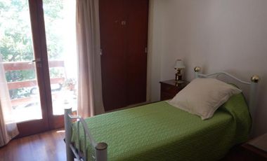 Importante chalet 4 dormitorios y oficinas en Parque Luro