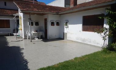 Importante chalet 4 dormitorios y oficinas en Parque Luro