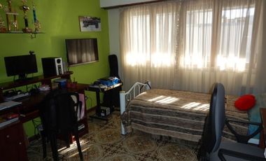 Importante chalet 4 dormitorios y oficinas en Parque Luro