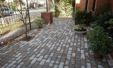 Importante chalet 4 dormitorios y oficinas en Parque Luro