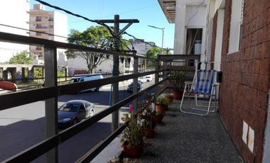 Hermoso departamento con balcón a la calle!!