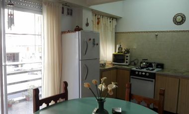 Hermoso departamento con balcón a la calle!!