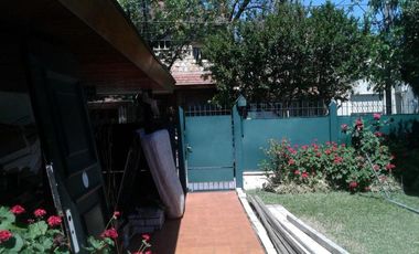 OLIVOS CHALET 3 AMB. JDIN COCHERA PROX AV MAIPU