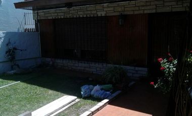 OLIVOS CHALET 3 AMB. JDIN COCHERA PROX AV MAIPU