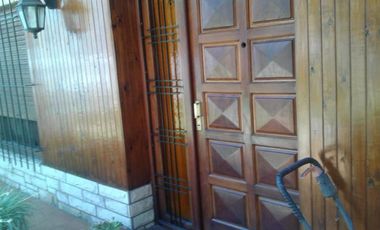 OLIVOS CHALET 3 AMB. JDIN COCHERA PROX AV MAIPU