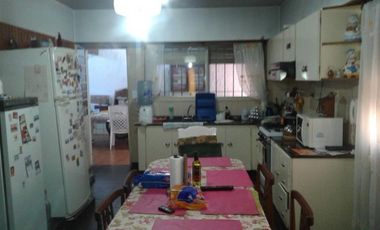 OLIVOS CHALET 3 AMB. JDIN COCHERA PROX AV MAIPU