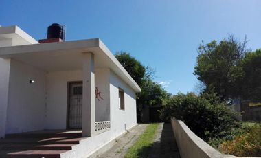 Casa sola en lote de 380 M2. A metros del mar