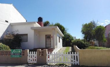 Casa sola en lote de 380 M2. A metros del mar