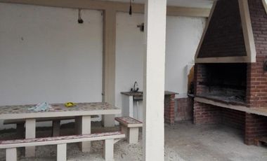 Casa sola en lote de 380 M2. A metros del mar