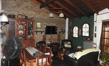 Casa ideal 2 familias o una familia más taller