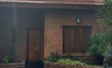 PERMUTA CHALET A 10 CUADRAS DE ESTACION DE HURLINGHAM