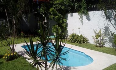 PERMUTA CHALET A 10 CUADRAS DE ESTACION DE HURLINGHAM