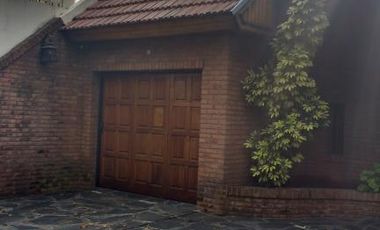 PERMUTA CHALET A 10 CUADRAS DE ESTACION DE HURLINGHAM