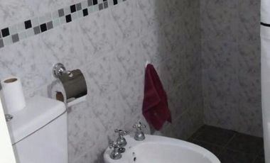 EXCELENTISIMO CHALET DE 5 AMB EN 2 PLANTAS CON COCHERA.