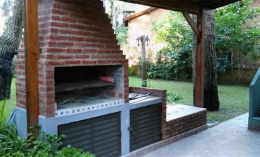 EXCELENTISIMO CHALET DE 5 AMB EN 2 PLANTAS CON COCHERA.