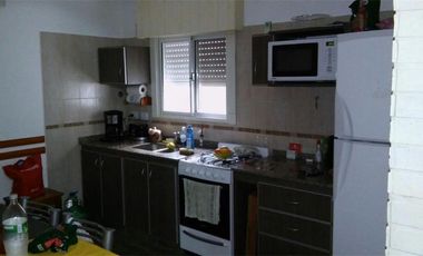 EXCELENTISIMO CHALET DE 5 AMB EN 2 PLANTAS CON COCHERA.