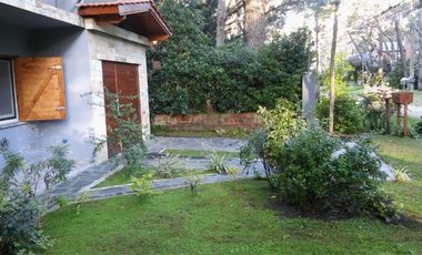 EXCELENTISIMO CHALET DE 5 AMB EN 2 PLANTAS CON COCHERA.