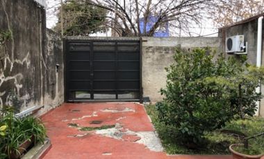 CASA 5 AMBIENTES EN 2 PLANTAS EXCELENTE ESTADO