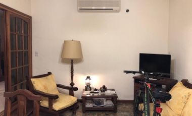 CASA 5 AMBIENTES EN 2 PLANTAS EXCELENTE ESTADO