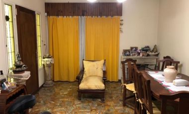 CASA 5 AMBIENTES EN 2 PLANTAS EXCELENTE ESTADO