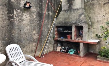 CASA 5 AMBIENTES EN 2 PLANTAS EXCELENTE ESTADO