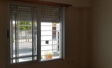 DEPARTAMENTO 2 Amb. c/ Fondo y COCHERA