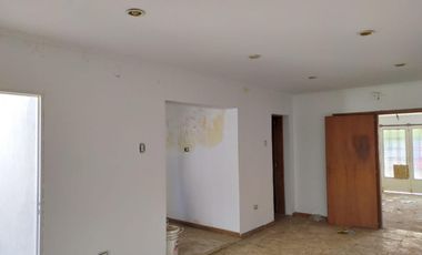 Vivienda familiar con Dpto en Interior Refaccionada