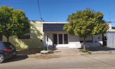 Vivienda familiar con Dpto en Interior Refaccionada