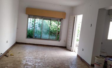 Vivienda familiar con Dpto en Interior Refaccionada