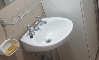 CASA EN UNA PLANTA RECICLADA NUEVA