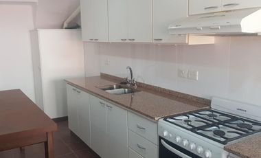 CASA EN UNA PLANTA RECICLADA NUEVA
