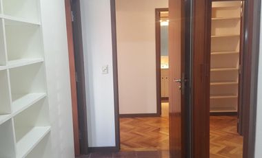 CASA EN UNA PLANTA RECICLADA NUEVA